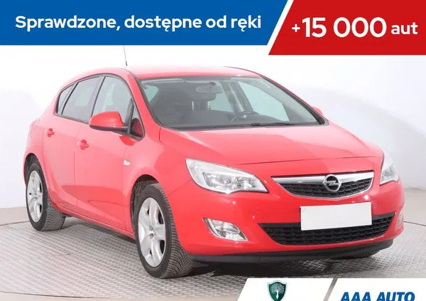 opel Opel Astra cena 28000 przebieg: 135200, rok produkcji 2011 z Skaryszew